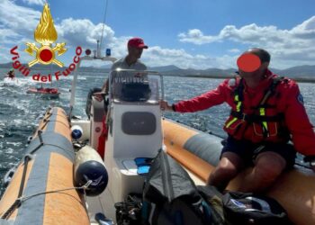 Budoni: in difficoltà con la sua barca a vela, i vigili del fuoco salvano un 57enne