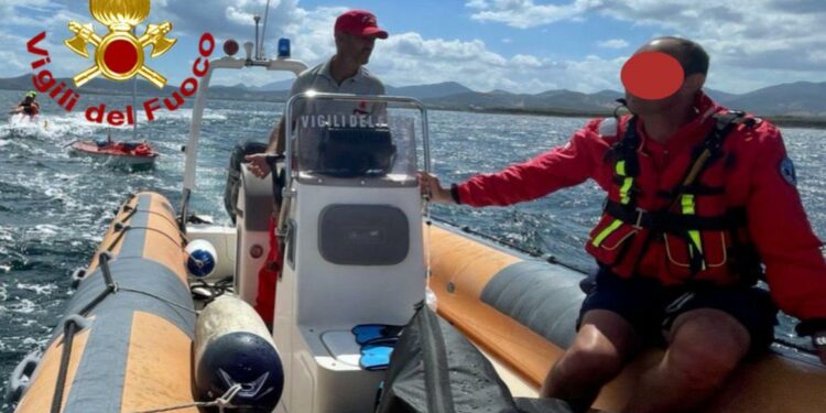 Budoni: in difficoltà con la sua barca a vela, i vigili del fuoco salvano un 57enne