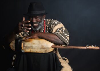 Il polistrumentista Baba Sissoko in concerto stasera al Ros’e Mari Farm & Green House di Donigala Fenughedu, per il festival Dromos