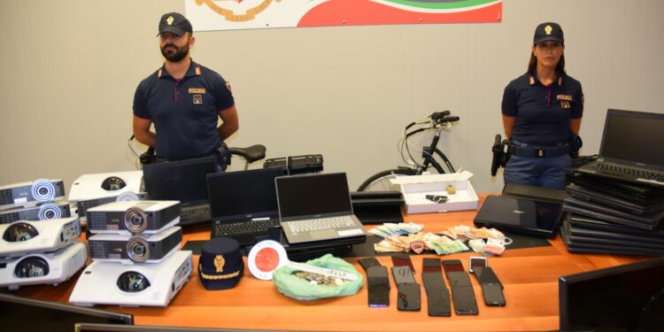 Sassari: arrestato un 38enne per detenzione di sostanze stupefacenti, abusiva di arma e ricettazione