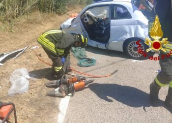 Marceddì: incidente stradale sulla strada 8, sul posto i vigili del fuoco