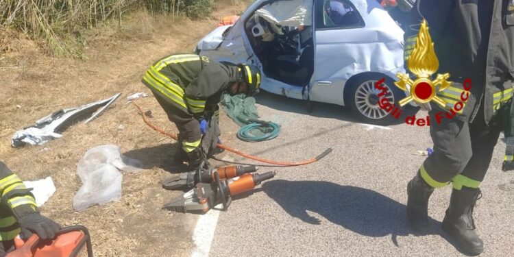Marceddì: incidente stradale sulla strada 8, sul posto i vigili del fuoco