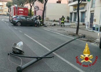 Olbia: incidente stradale in via Roma, intervengono i vigili del fuoco