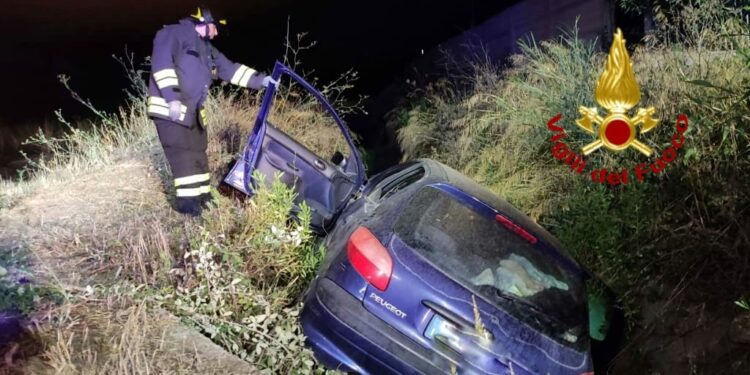 Incidente stradale sulla provinciale 12, intervengono i vigili del fuoco