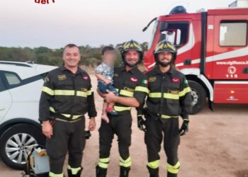 Arzachena: bimbo rimane chiuso all’interno dell’abitacolo dell’auto dei genitori, intervengono i vigili del fuoco