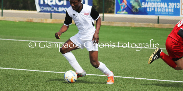 Joseph Marie Minala, protagonista nel 2013 con la Rappresentativa allievi del Lazio al Torneo delle Regioni sui campi della Sardegna, è un nuovo calciatore dell’Olbia