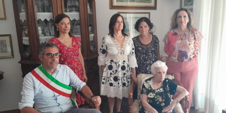 Nuoro in festa per i cent’anni di Maria Francesca Brotzu-Flore