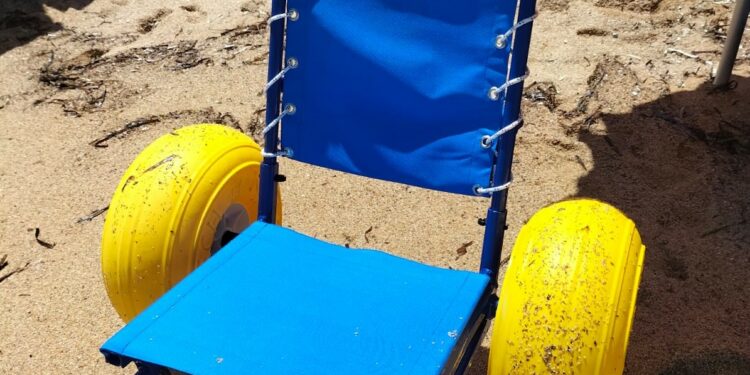 Il comune di Arzachena offre le sedie Job in comodato d’uso