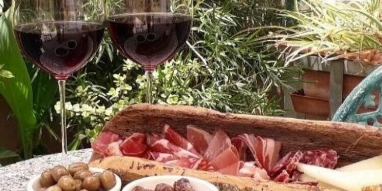 A Castiadas la mostra Cin Cin Cannonau: da ieri fino al 14 agosto sette serate per conoscere meglio uno dei vini più amati al mondo