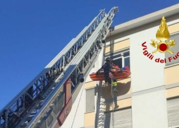 I vigili del fuoco del Comando di Cagliari sono intervenuti, su richiesta del servizio sanitario, per il soccorso di una persona