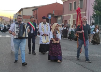 Le scalze di Cabras rinnovano la tradizione di Santu Srabadoeddu