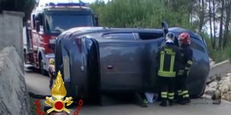 Sassari: incidente nella strada vicinale Baddimanna Filigheddu, sul posto i vigili del fuoco