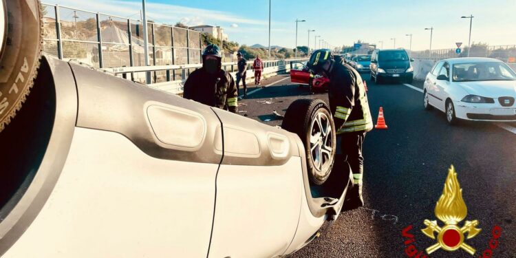 Incidente stradale sulla 729, sul posto i vigili del fuoco