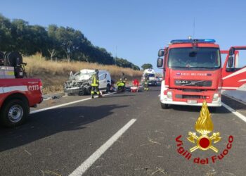 Incidente stradale nella statale 729, sul posto i vigili del fuoco