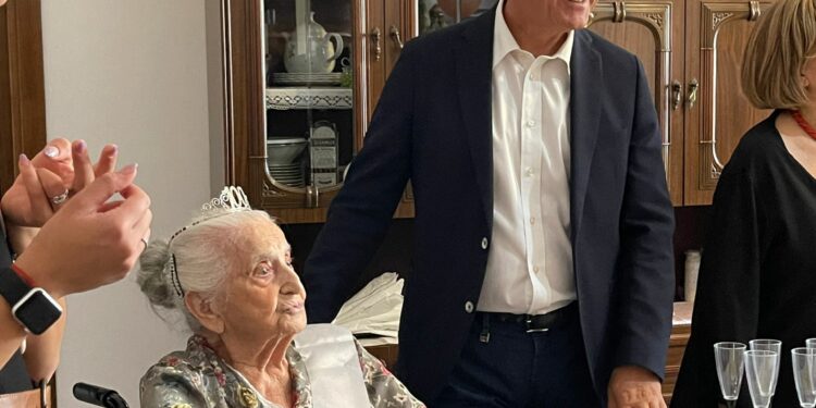 Alghero in festa per i cent’anni di zia Cristina Beniamina Mantello