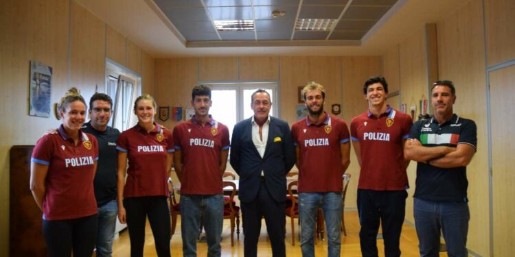 5 atleti delle Fiamme Oro della Polizia di Stato sono stati ricevuti dal questore di Sassari Claudio Sanfilippo