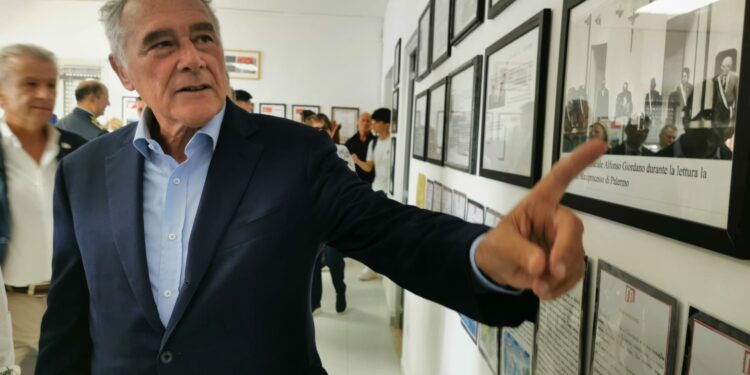 Asinara: Pietro Grasso in visita alla Casa Rossa di Giovanni Falcone e Paolo Borsellino