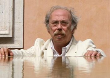 Con il Festival del passato remoto, Sorgono al centro del Primo Centro del Mondo