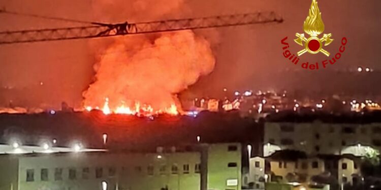 Incendio ieri notte nel parco di Molentargius, a Quartu Sant’Elena