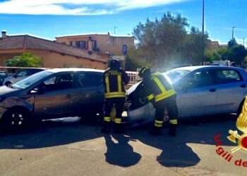 Olbia: incidente stradale in via Donizetti, intervengono i vigili del fuoco
