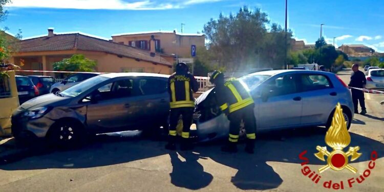 Olbia: incidente stradale in via Donizetti, intervengono i vigili del fuoco