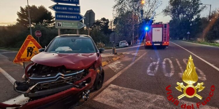 Incidente stradale al bivio di Codrongianos, sul posto i vigili del fuoco
