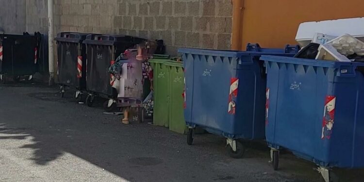 Pirri: rifiuti abbandonati nel mercato di Is Bingias, sanzionata una donna