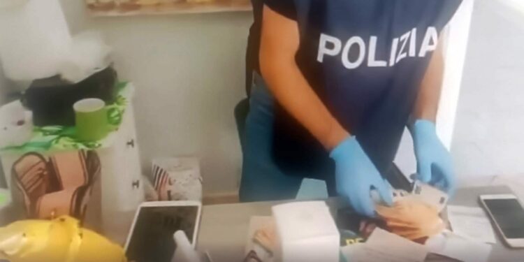 La Polizia di Stato di Cagliari ha sequestrato un locale adibito a “Centro massaggi”