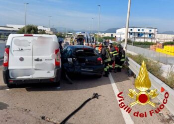 Olbia: incidente stradale in viale Italia, sul posto i vigili del fuoco
