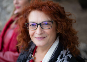 La scrittrice Cristina Caboni sarà a Villagrande Strisaili il 22 ottobre con Matteo Porru per presentare “La via del miele” (Garzanti)