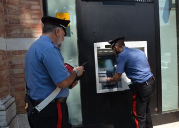 I carabinieri di Capoterra hanno denunciato due napoletani per indebito utilizzo e falsificazione di carte di credito e di pagamento, nonché per riciclaggio