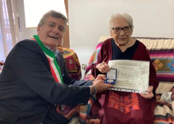 Cagliari: gli auguri del presidente del Consiglio comunale Edoardo Tocco a Rosaria Serra per i suoi 102 anni
