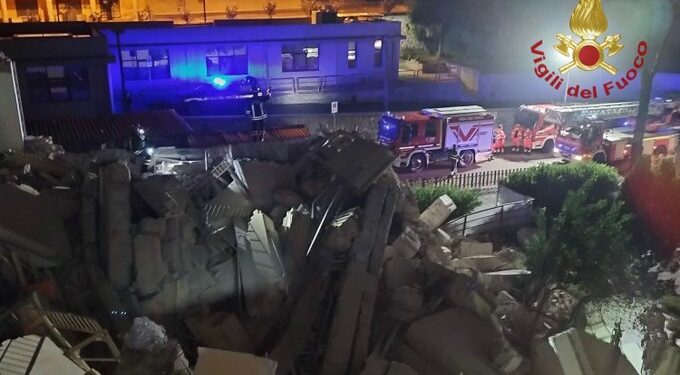 Crolla l’aula magna nell’Università in via Trentino, a Cagliari. Fortunatamente non ci sono vittime né feriti