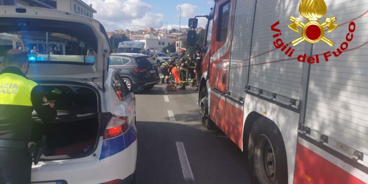 Arzachena: incidente stradale, sul posto i vigili del fuoco
