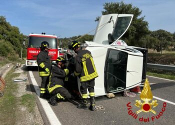 Incidente stradale all’altezza del bivio di Iscras, intervengono i vigili del fuoco