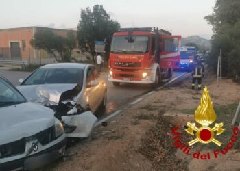 Arzachena: incidente stradale nella zona industriale, intervengono i vigili del fuoco