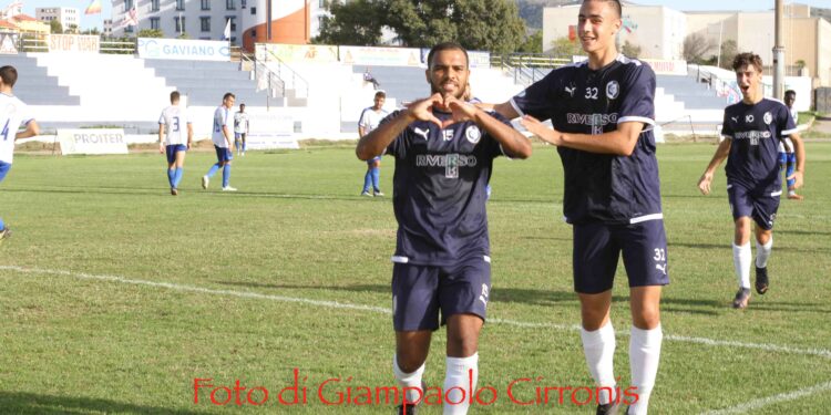 La Villacidrese frena la capolista Latte Dolce che raddoppia il vantaggio sul Budoni, sconfitto ancora a Gavoi. 4 goal del Carbonia alla Nuorese