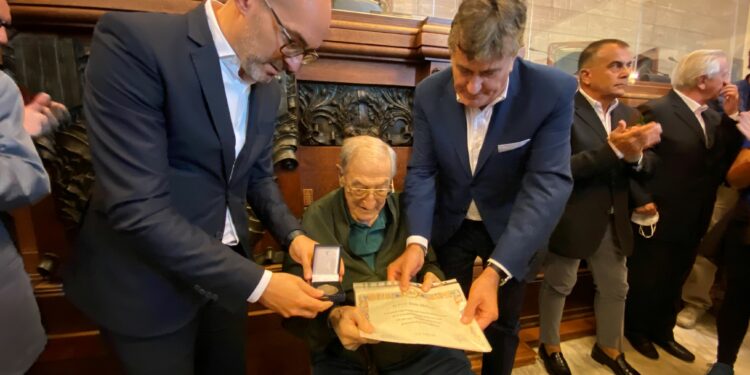Il comune di Cagliari ha omaggiato il professor Enzo Molinas per la sua lunga carriera sportiva, un esempio per lo sport sardo