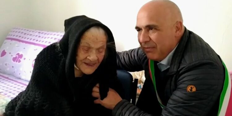 Oliena dà l’addio a uno dei suoi centenari: all’età di 107 anni è morta zia Bonaeredda Sale
