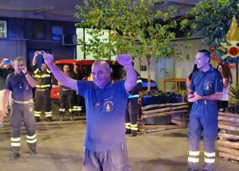 Il Capo reparto dei vigili del fuoco Roberto Puddu va in pensione, dalla sede centrale del Comando, il caloroso ed affettuoso saluto dei colleghi