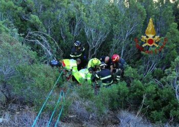Incidente stradale sulla SP17, i vigili del fuoco sono intervenuti per soccorrere un motociclista