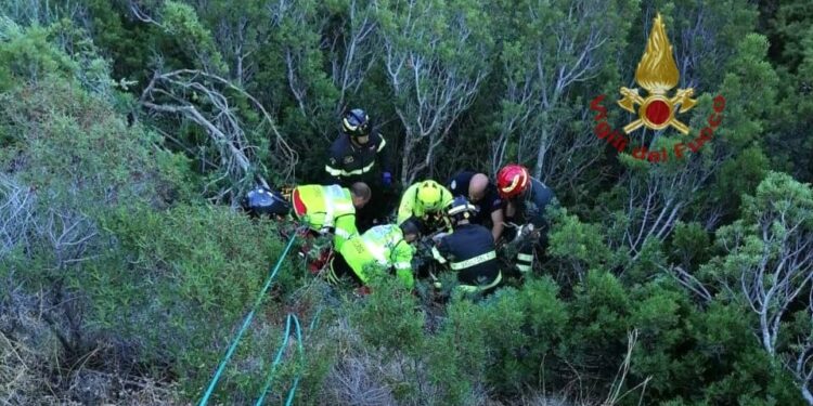 Incidente stradale sulla SP17, i vigili del fuoco sono intervenuti per soccorrere un motociclista