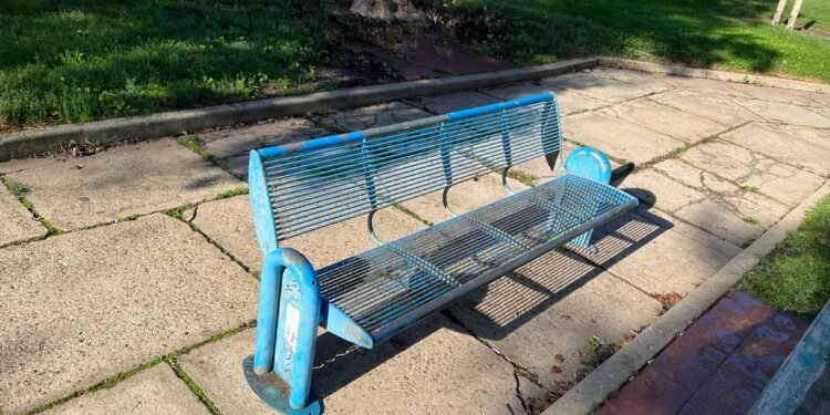 Oristano: raid vandalico nel Parco della Resistenza di viale Repubblica