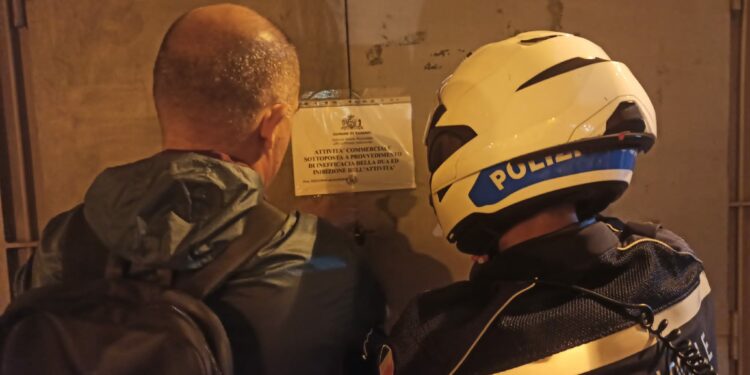 Sassari: non ha i requisiti, arrivano i sigilli per un minimarket del Corso