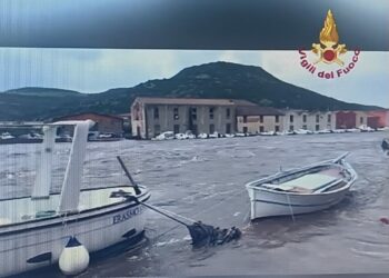 Maltempo a Bosa, intervengono i vigili del fuoco. Il fiume Temo ha iniziato ad esondare