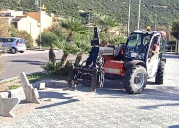 Bosa: al via i lavori di sostituzione delle panchine della passeggiata Dina Dore