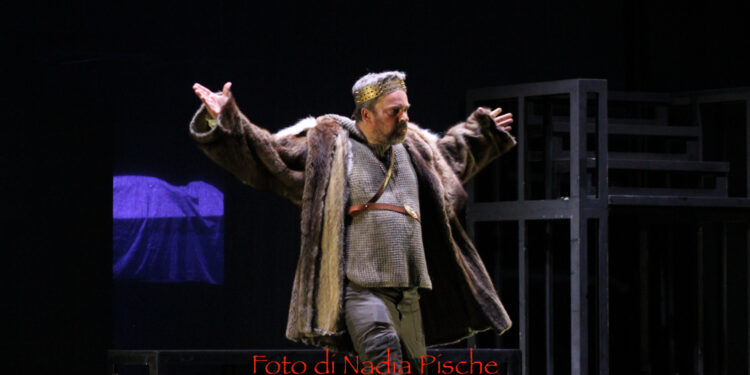 L’“Hamlet” ha aperto la stagione di prosa al Teatro Massimo di Cagliari – di Nadia Pische