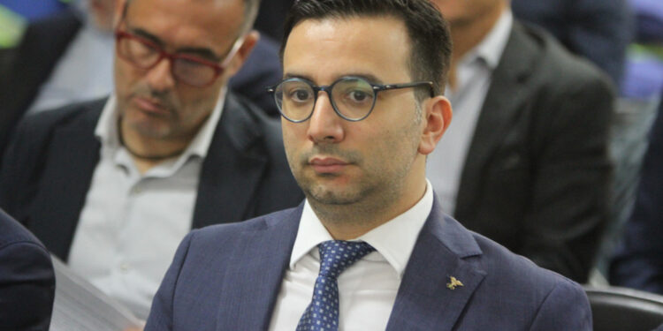 Salvatore Deidda (Fdi): «Sulla continuità aerea superare emergenza ma occorre una riforma strutturale»