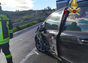 Uri: incidente stradale sulla provinciale 15, sul posto i vigili del fuoco