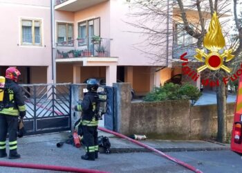 Tempio Pausania: a fuoco un appartamento, sul posto i vigili del fuoco